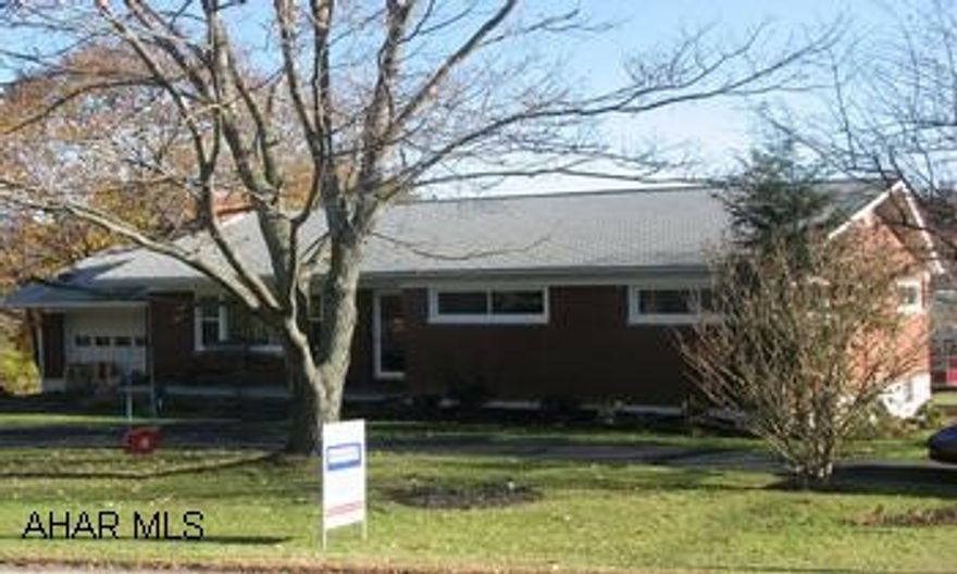 HOME WARRANTY INCLUDED. HOME WARRANTY INCLUDED.