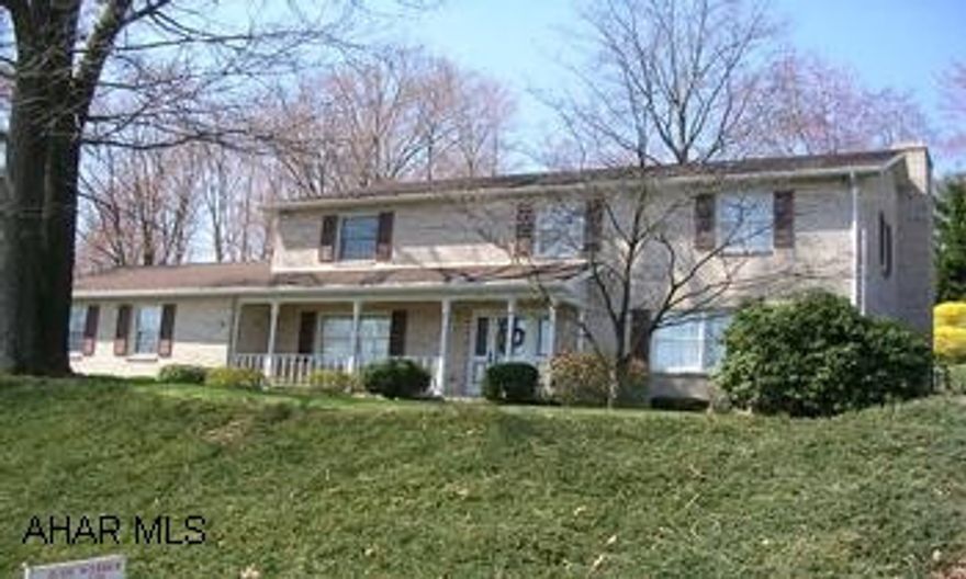 ALL BRICK 4 BEDROOM, 2.5 BATH HOME. FIRST FLOOR FAMILY ROOM WITH BRICK FIREPLACE AND SLIDING GLASS DOOR OUT ONTO A LOVELY COVERED PATIO. SPACIOUS MASTER BEDROOM WITH WALK-IN CLOSET. GAS HEAT WITH CENTRAL AIR. OVERSIZED 2 CAR GARAGE. HOME WARRANTY. ALL BRICK 4 BEDROOM, 2.5 BATH HOME. FIRST FLOOR FAMILY ROOM WITH BRICK FIREPLACE AND SLIDING GLASS DOOR OUT ONTO A LOVELY COVERED PATIO. SPACIOUS MASTER BEDROOM WITH WALK-IN CLOSET. GAS HEAT WITH CENTRAL AIR. OVERSIZED 2 CAR GARAGE. HOME WARRANTY.