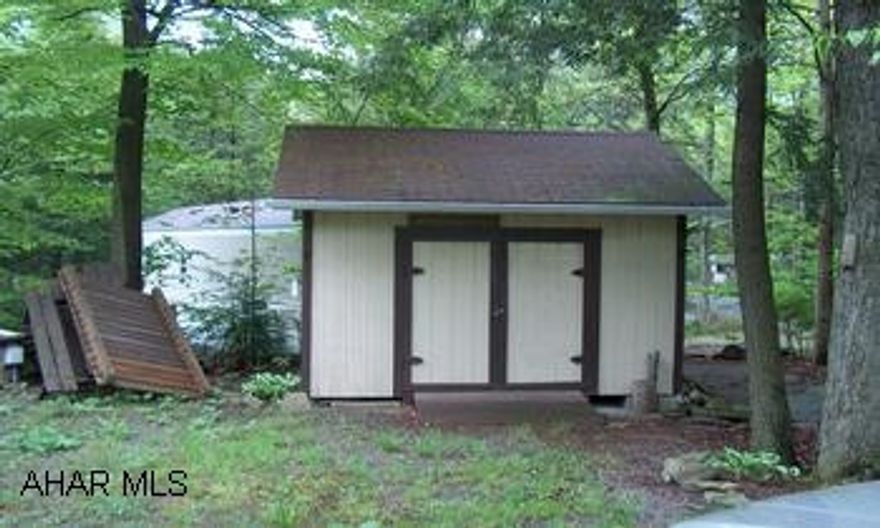 BEAUTIFUL CORNER LOT WITH SHED AND HOOK UP IN THE ORIGINAL CAMPGROUND INSIDE GLENDALE YEAR ROUND JUST PULL YOUR CAMPER IN AND START ENJOYING, FISHING POOL, TENNIS, PLAYGROUNDS AND MUCH MORE.ASSOCIATIONS FEE IS 367 A YEAR. INCLUDES POOL, TRASH, SECURITY, AND ROAD MAINTANCE