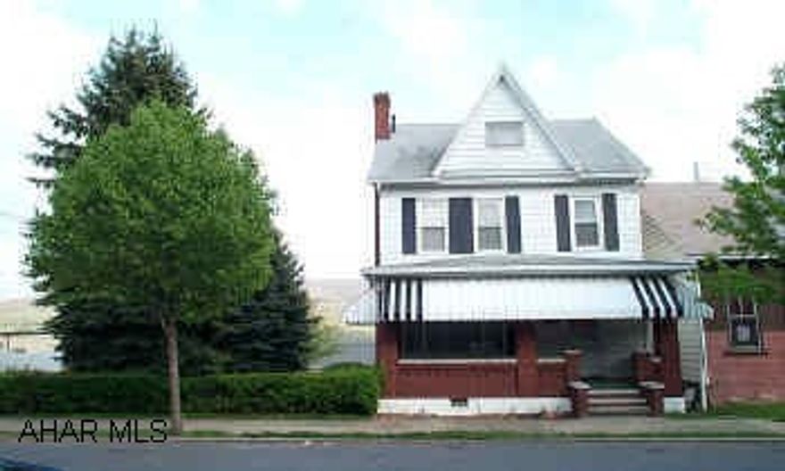 Very clean, well kept - now reduced to value pricing, huge garage. Very clean, well kept - now reduced to value pricing, huge garage.