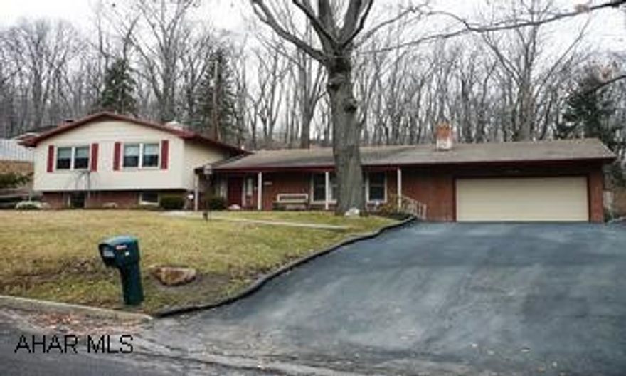 LARGE BI-LEVEL LOCATED OFF BROAD AVE. ON GREENWAY DR. MASTER BR W/BATH AS WELL AS 2 OTHER BR'S & 2 OTHER BATHS. 2 LG. LIVING AREAS EACH WITH ITS OWN FP. NEWLY UPDATED KIT. & BATHS AS WELL AS A COMPLETELY RENOVATED LAUNDRY AREA, & REFINISHED DRIVEWAY. LARGE BI-LEVEL LOCATED OFF BROAD AVE. ON GREENWAY DR. MASTER BEDROOM WITH BATH AS WELL AS TWO OTHER BEDROOMS AND TWO OTHER BATHS. TWO LARGE LIVING AREAS EACH WITH ITS OWN FIREPLACE. NEWLY UPDATED KITCHEN AND BATHS AS WELL AS A COMPLETELY RENOVATED LAUNDRY AREA, AND REFINISHED DRIVEWAY. CALL JOHN REFFNER 932-1250.