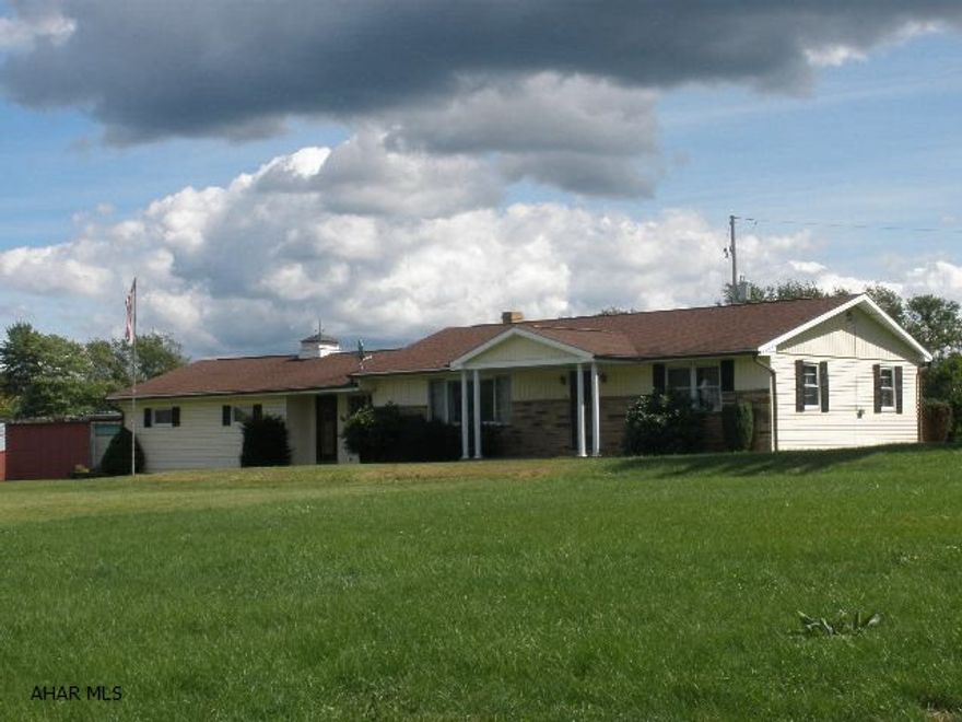 1 story ranch home with 2-BR, 1-BA. Also includes large garages measuring approx. 32x28, 30x46 and 54x62.