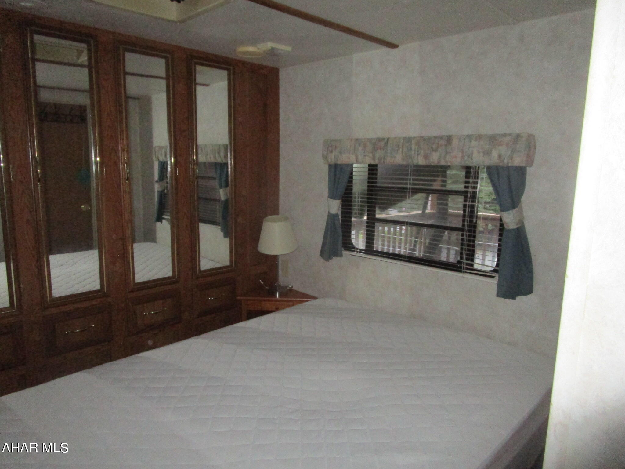 Glendale Yearound - Residential