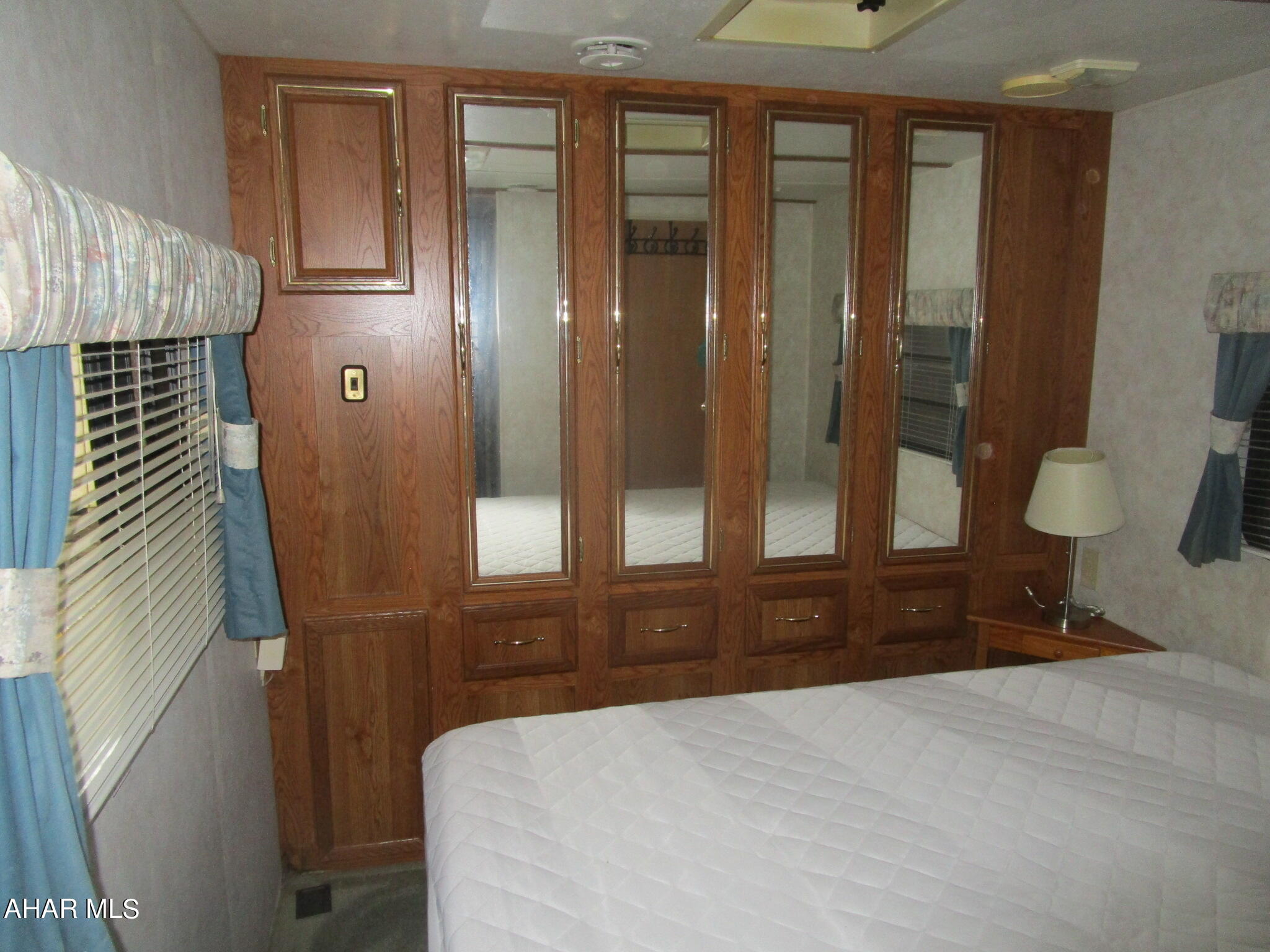 Glendale Yearound - Residential