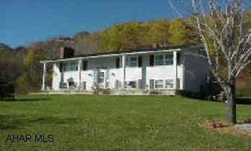 Nice country setting - great view oversized garage Nice country setting - great view oversized garage. Electric system - breaker. Horses OK