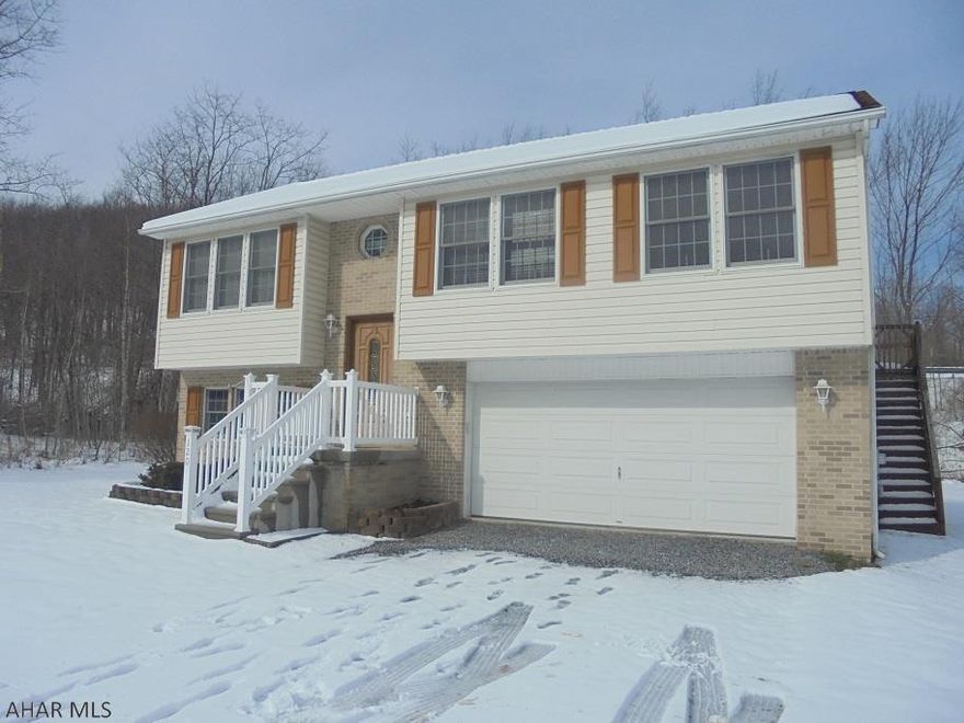 Brick & vinyl sided Bi-level home features 3 BR, 2  baths with lower level FR, central air & a 2 car Integral garage. Move-in condition!