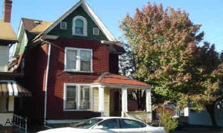 Seperate utilities except water. 2nd floor tenant occupied, 1st floor vacant - TAKE FLASHLIGHT.