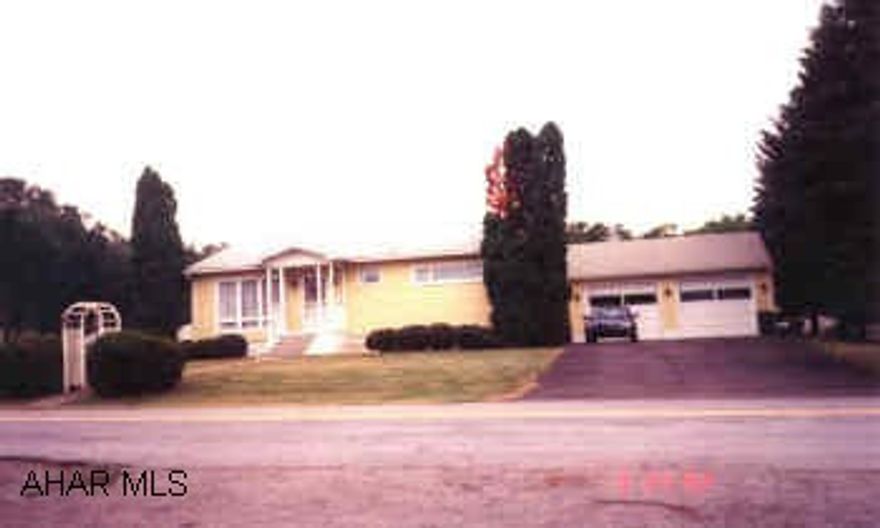 GREENWOOD - FROM E. PLEASANT  VALLEY BLVD, TURN ONTO LIBERTY STREET.  IMMACULATE HOME FEATURING C/A, LARGE LOT AND LARGE 2 CAR GARAGE.  ALL APPLIANCES INCLUDED.  MANY POSSIBILITIES FOR FUTURE EXPANSION.