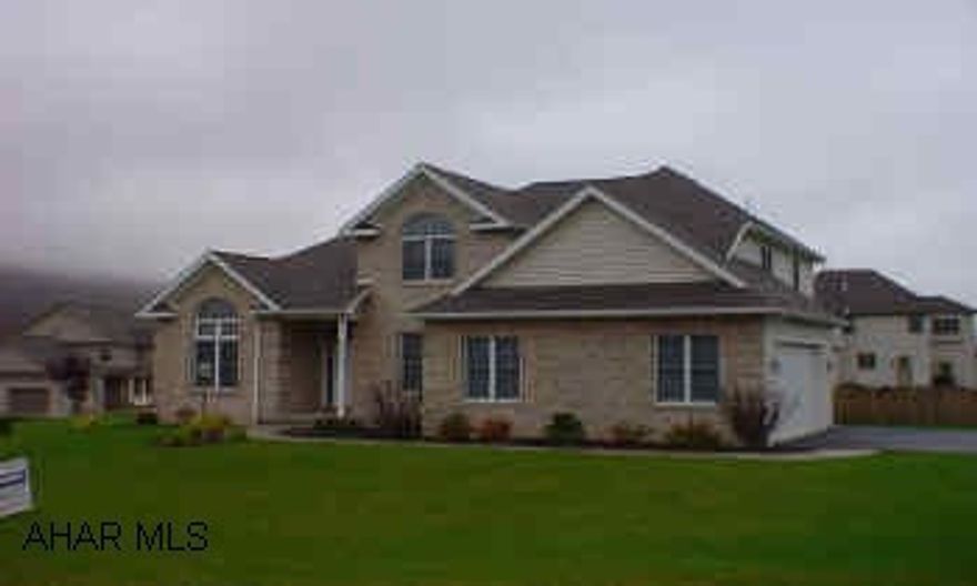 Fantastic newer construction in Scotch Valley. 2003 custom-built by Greg Dempsie. Upgrades galore including ceramic and hardwood floors, master suite w/jacuzzi tub, great room w/vaulted ceiling and gas FP. See listing agent for required Rider to Purchase Agreement.