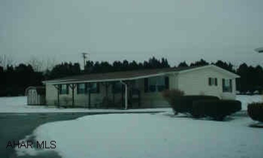 Mint Condition  - 1996 Skyline (28x58).  Carport, deck, and master bath with garden tub.  Lot Rent $245 + Water/Sewer.