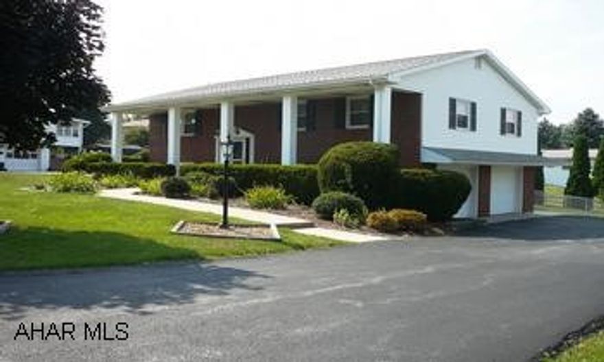 SPLIT LEVEL, FENCED YARD, DECK, PAVED DRIVEWAY, 2 CAR GARAGE, VINYL & BRICK, SHED, PATIO. PENN FARM GEM! SPLIT LEVEL, GREAT KITCHEN, CORIAN COUNTER TOPS. CERAMIC TILE, LG LIVING ROOM, DINING ROOM, MASTER BEDROOM, FULL BATH.  2 ADDITIONAL BEDROOMS, FAMILY ROOM, 3/4 BATH.  2 CAR GARAGE & MORE.