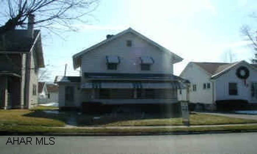 WELL MAINTAINED HOME. LARGE ROOMS. SHARED DRIVEWAY.