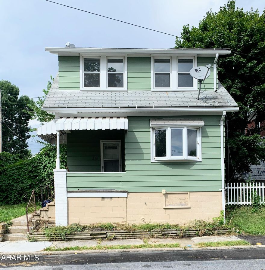 Great Investment. Cute 1 1/2 story home with 3bd 1ba with central air. No yard, so little yard maintenance. Needs some tlc. Newer hot water tank and furnace.