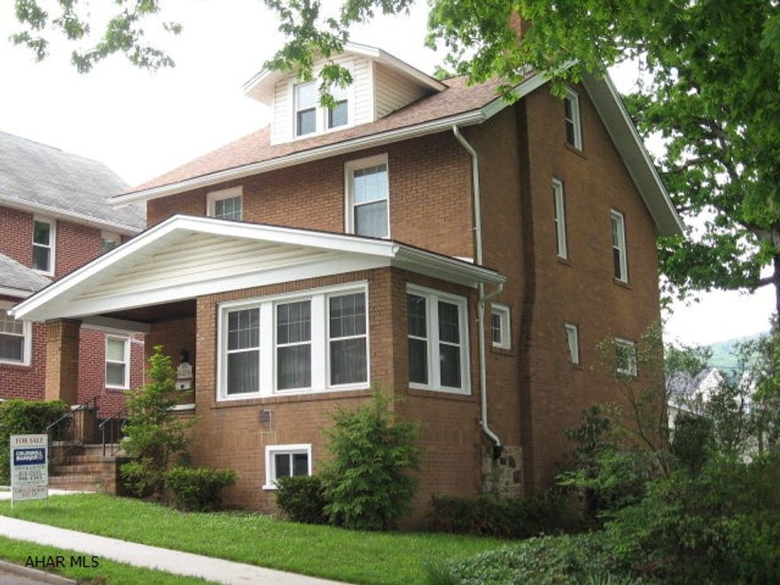 Charming and extremely well-maintained 3BR brick in Fairview. Features include HW floors, fireplace, breakfast nook, fenced yard, 1-car garage & maintenance free exterior. A must-see home! Seller is licensed real estate agent.