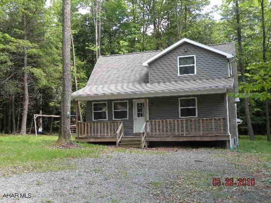 Great weekend get-away! Attractive loft,full basement. All the ammenities of Glendale Yearound