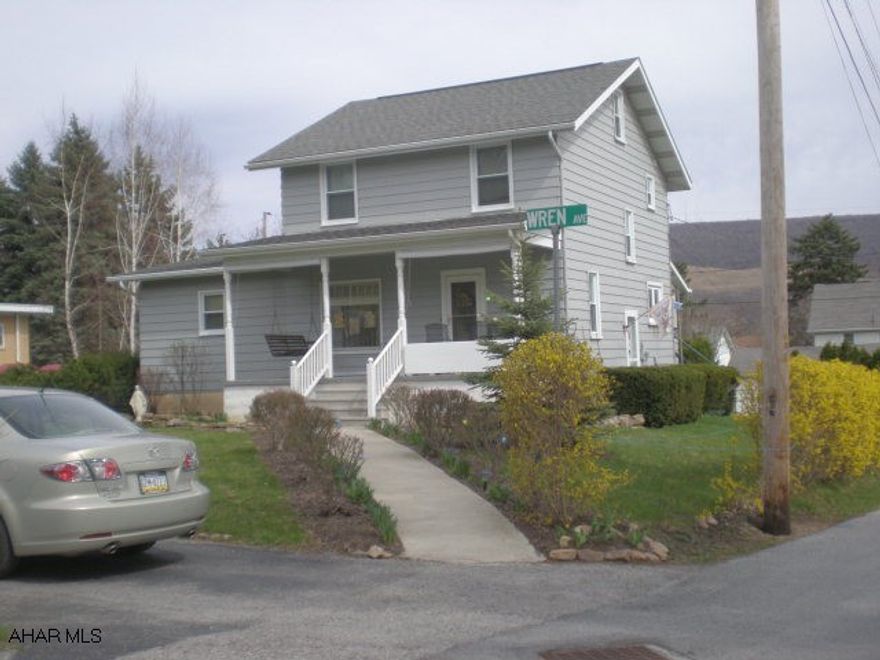 Lovely 2 story home on 3 large corner lot surrounded by wooded area with trails. 5-BR, 1.5 BA. Swimming pool! Patio! County setting with only 5 minutes to mall!