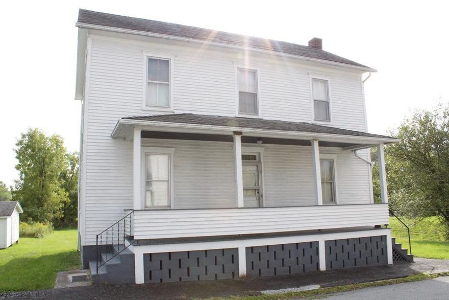 This 3 bedroom, 1 1/2 bath on 1+acre is a handyman's special. This house has great potential, come and see it for yourself. Seller has no knowledge about the property and it is being sold "as-is". Seller will make no repairs.