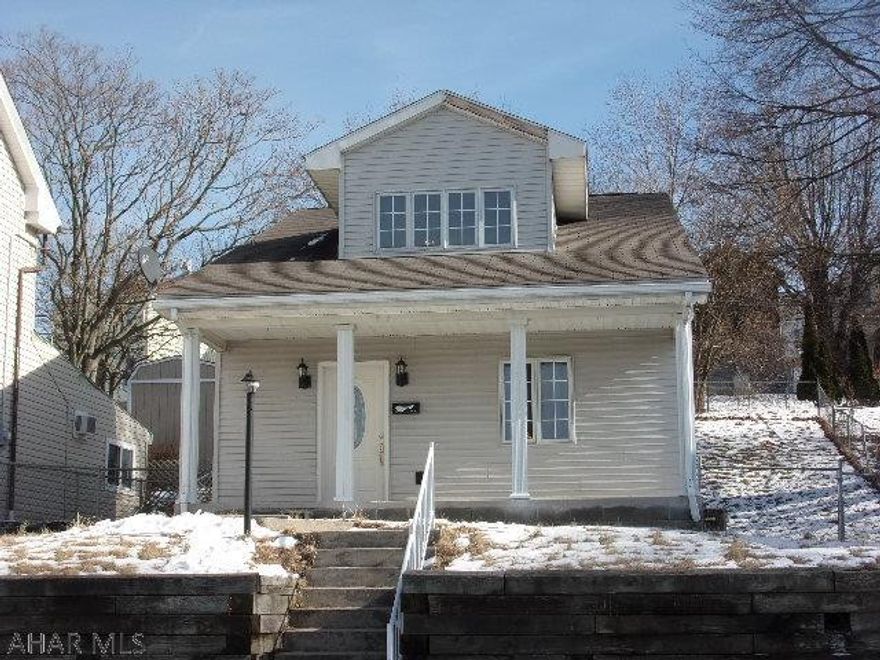 Sweet home for just starting out or empty nesters.  Vaulted ceilings, modern kitchen and full modern bath with a first floor powder room.  Lots of room to finish in the basement too!  Newer GFHA furnace with centrail air.  Fenced rear lot and convenient location.  It's worth a look!