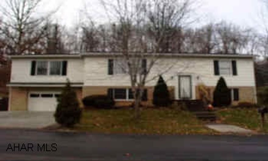 IMMACULATE BILEVEL ON QUIET CUL-DE-SAC. MOVE RIGHT IN! SPACIOUS-GORGEOUS NEW KITCHEN. TILE/HARDWOOD/CARPET TOTALLY UPDATED-COVERED PRIVATE PATIO-HOT TUB AND REFRIGERATOR ARE NEGOTIABLE.