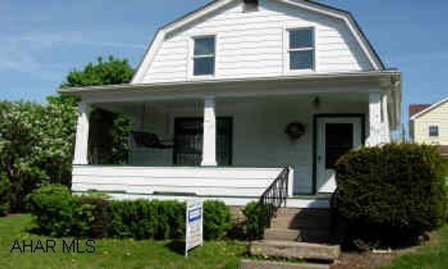 NICE 2 BR NEAR CAMPUS.  DOUBLE LEVEL LOT.  NEW BATH.  SELLER OFFERS $5000 UPGRADE ALLOWANCE. NICE 2 BR NEAR CAMPUS.  DOUBLE LEVEL LOT.  NEW BATH.  SELLER OFFERS $5000 UPGRADE ALLOWANCE.