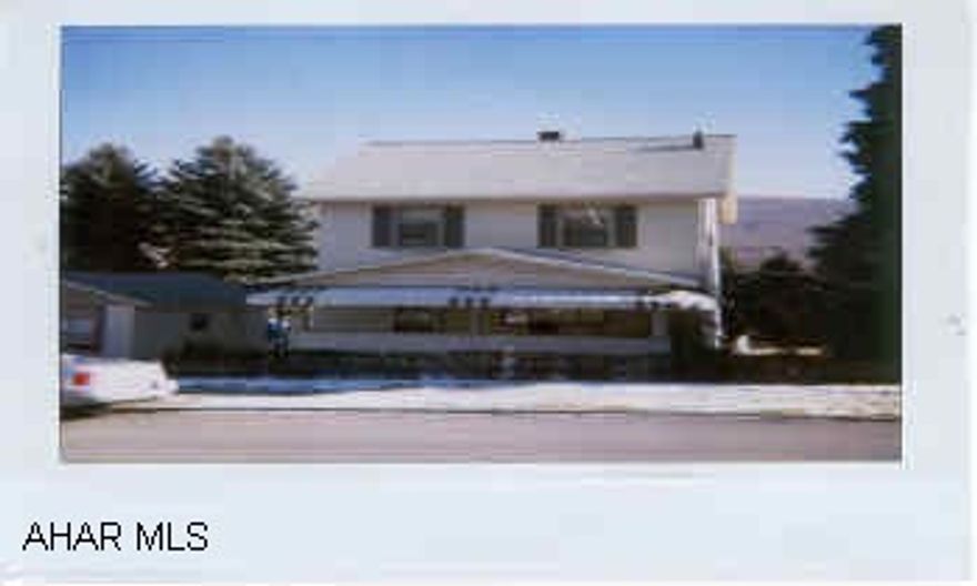 Alum sided 2 story - 1 1/2 bath, large yard, screened in sunporch. Pleasant Valley School A Kitchen to die for. Alumimun sided home 1 1/2 bath, large yard, screened in porch. Hardwood floor in kitchen.  Newer carpeting