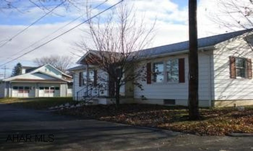 2-BR, 1-BA ranch home.