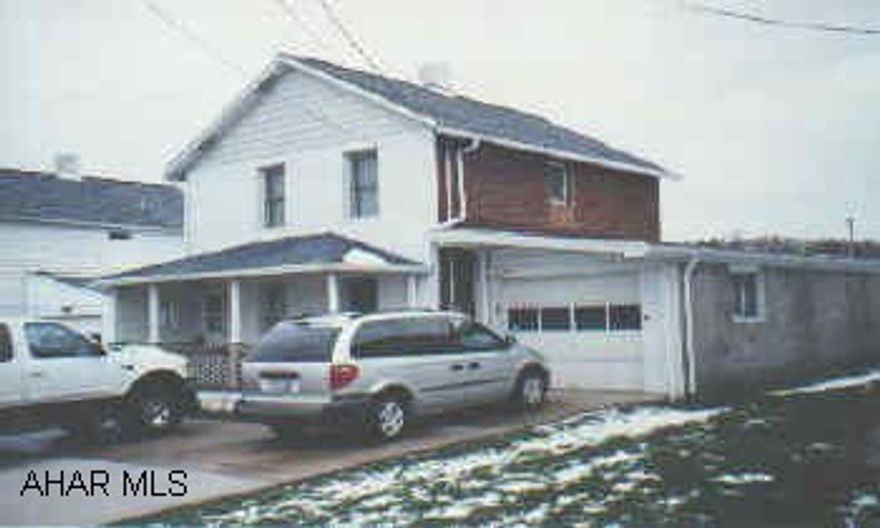 2-story, newer bath, eat-in kitchen on nice lot close to park. 2-story, newer bath, eat-in kitchen on nice lot close to park.