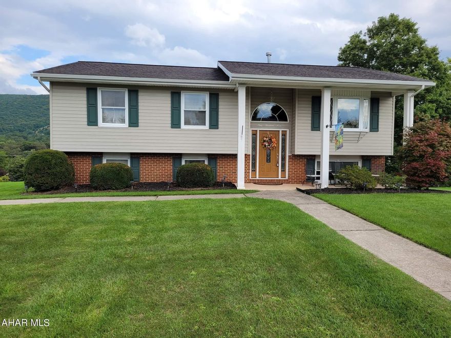 3 bedroom 2 bath home with breathtaking views!!!
This home features central air, a spacious master bedroom with access to the deck where you will find your gorgeous sunrises! Its move in ready!!! Call to schedule your showing!
(Preapproved buyers only, buyers to confirm taxes sq footage and lot size