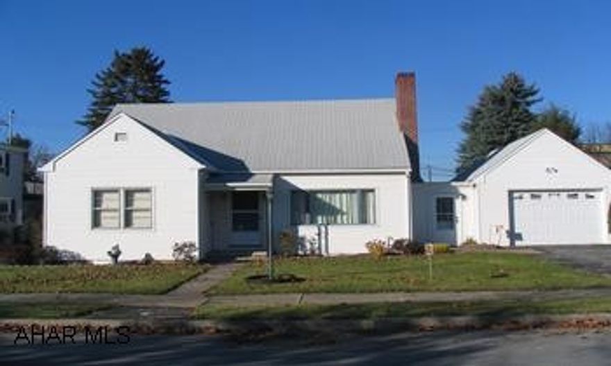 Nice Cape Cod Home in great neighborhood!! Bedroom ,Bath, Laundry Room 1st Floor!! Large Kitchen/DiningRoom, Fenced Back Yard, Fireplace in Living Room, Lots Of Closet Space. Nice Cape Cod Home in great neighborhood!! Bedroom ,Bath, Laundry Room 1st Floor!! Large Kitchen/DiningRoom, Fenced Back Yard, Fireplace in Living Room, Lots Of Closet Space.