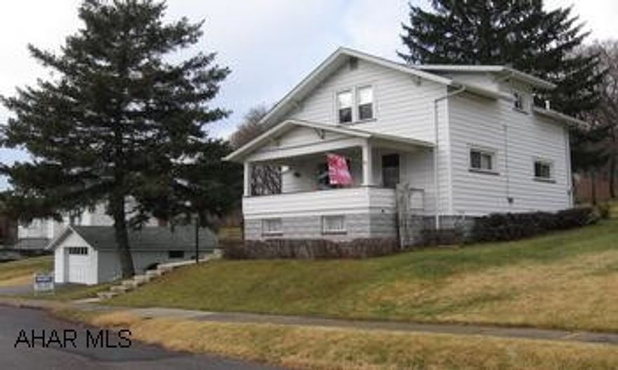 WELL MAINTAINED 2 STORY FEATURING 3BR, 1.5 BATHS WITH CENTRAL AIR, NEW FURNACE, 1 CAR DETACHED GARAGE & LARGE YARD. A MUST SEE! WELL MAINTAINED 2 STORY FEATURING 3BR, 1.5 BATHS WITH CENTRAL AIR, NEW FURNACE, 1 CAR DETACHED GARAGE AND LARGE YARD.