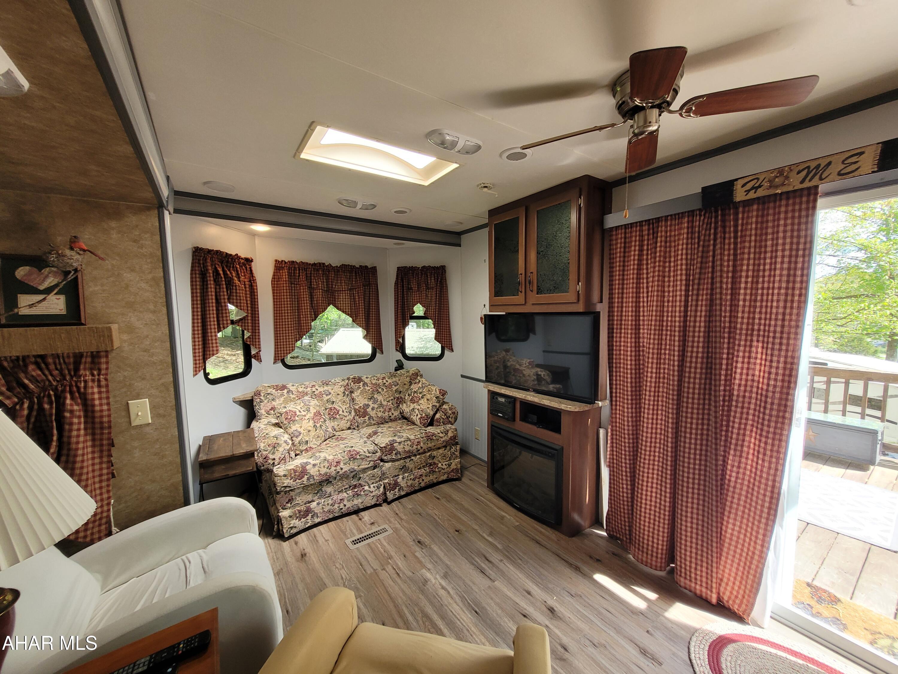 Glendale Yearound - Residential