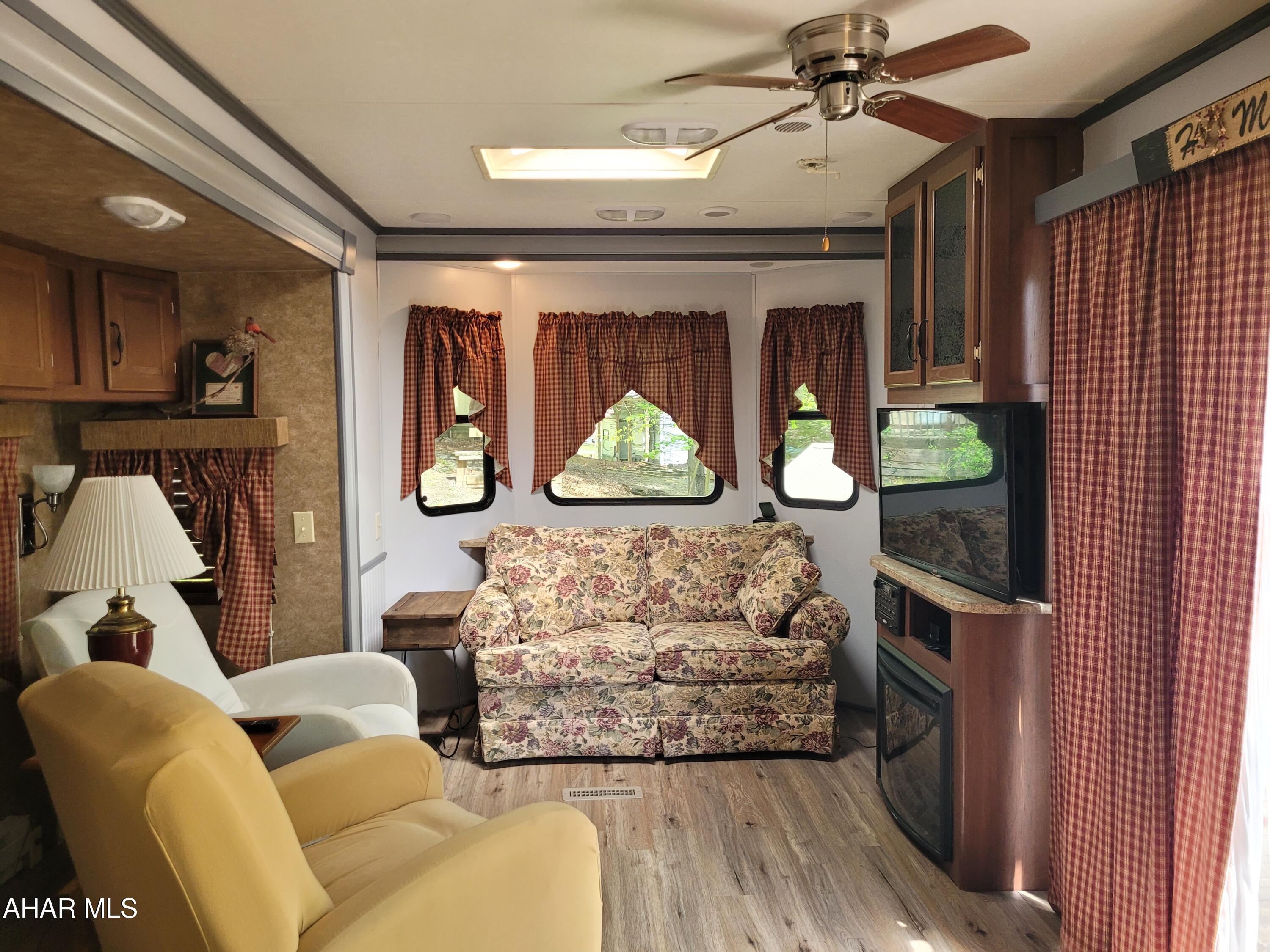 Glendale Yearound - Residential