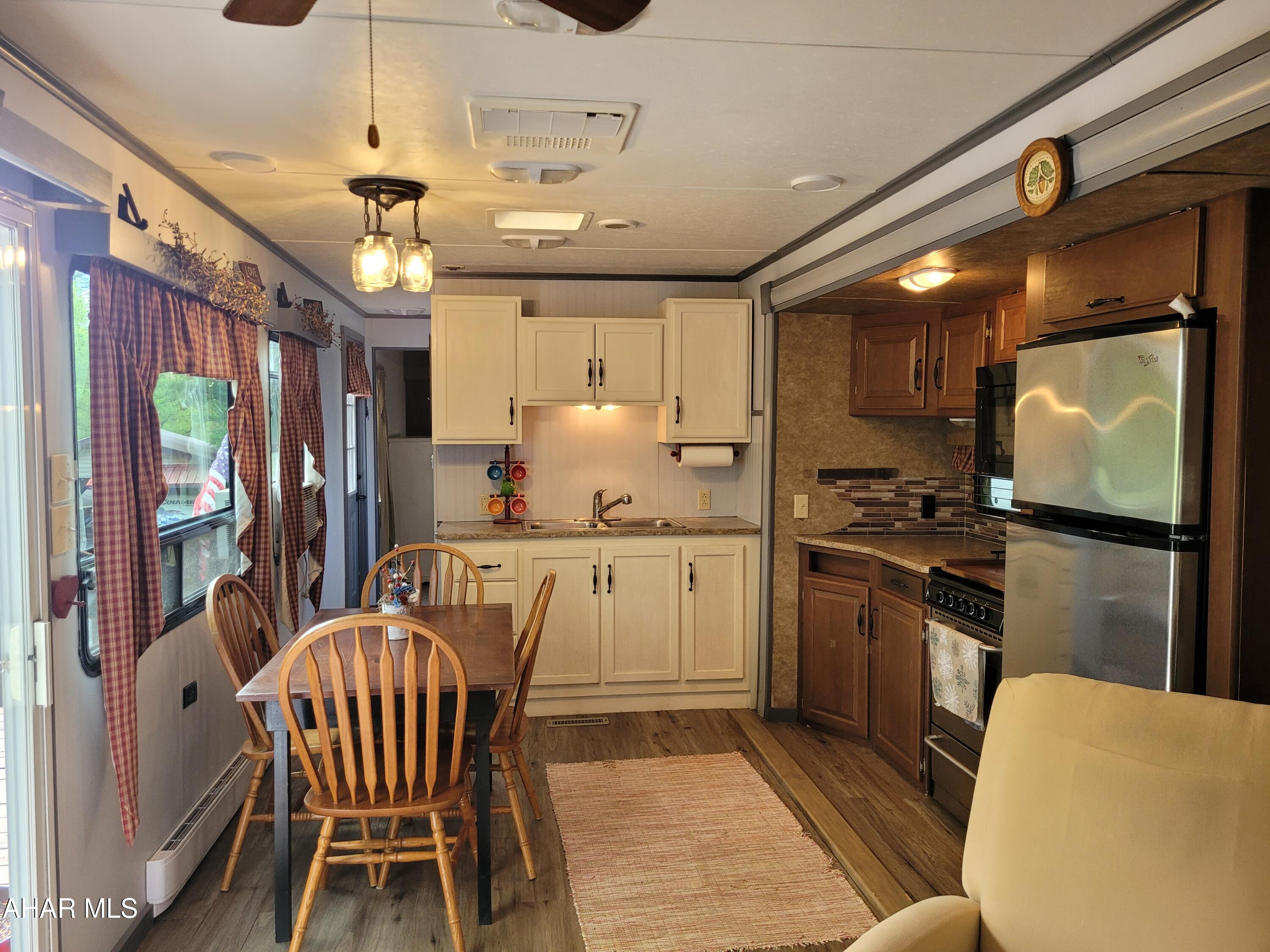 Glendale Yearound - Residential