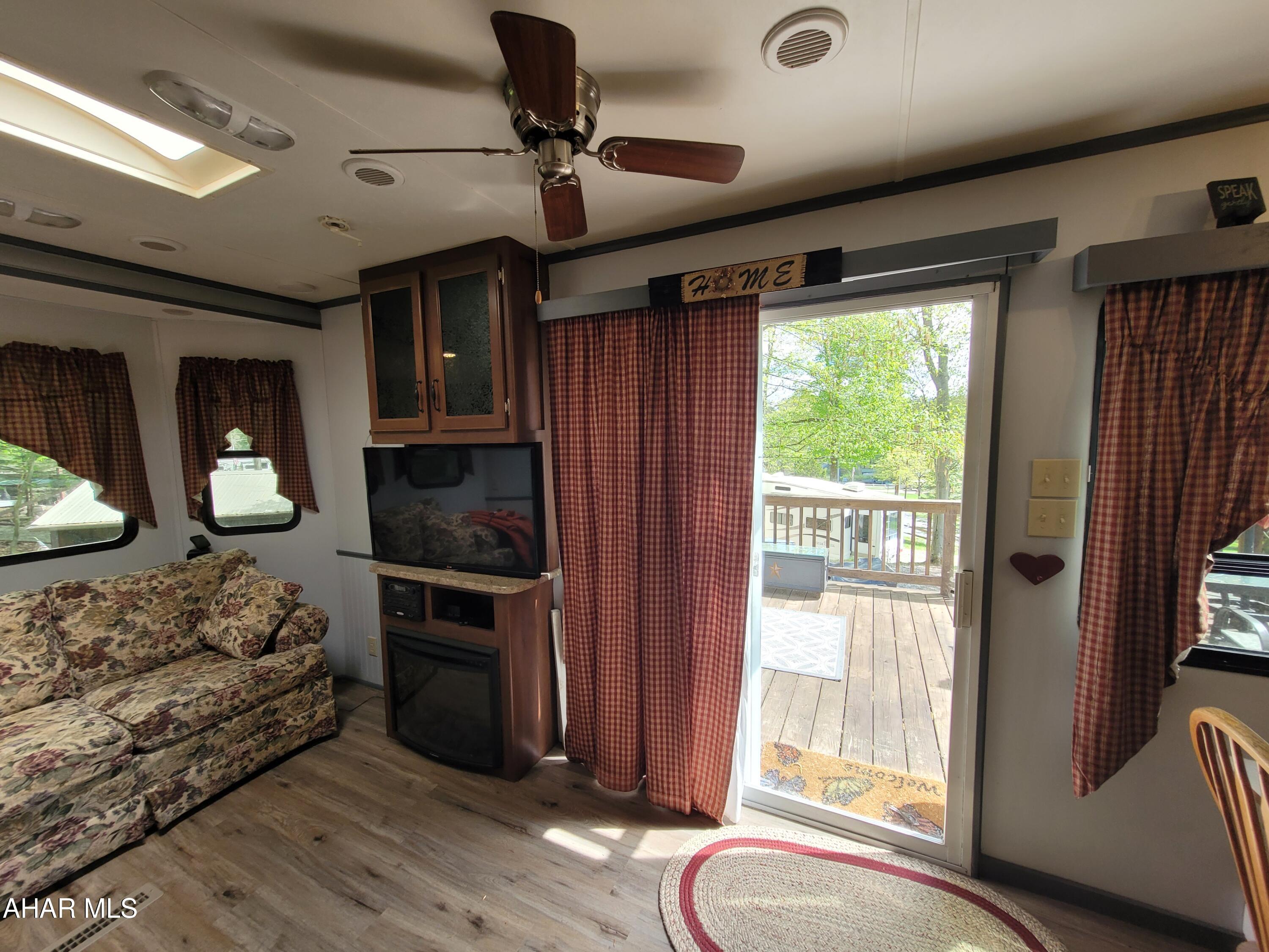 Glendale Yearound - Residential