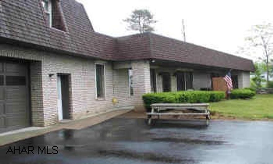 Unique contemporary home w/large rooms, high ceilings, exposed beams, open floor plans, plenty of built-ins and storage. Secluded site, but in boro.