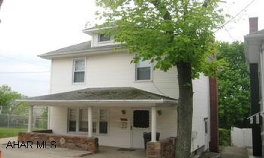 Super starter home! Newer siding and windows. Nice fenced-in yard with off-street parking. No sign on property. Possible delay on settlement of property due to seller moving into Graystone. Super starter home! Newer siding and windows. Nice fenced-in yard with off-street parking. No sign on property. Possible delay on settlement of property due to seller moving into Graystone.