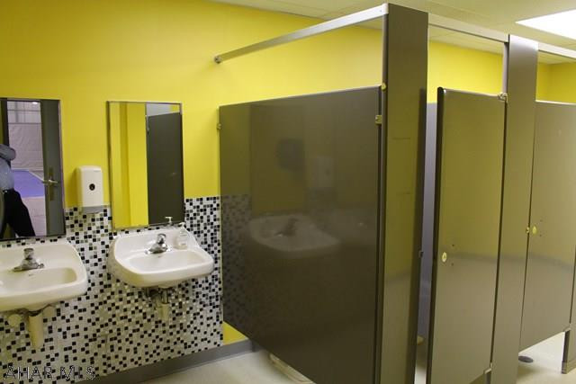 Unknown - Commercial Sale