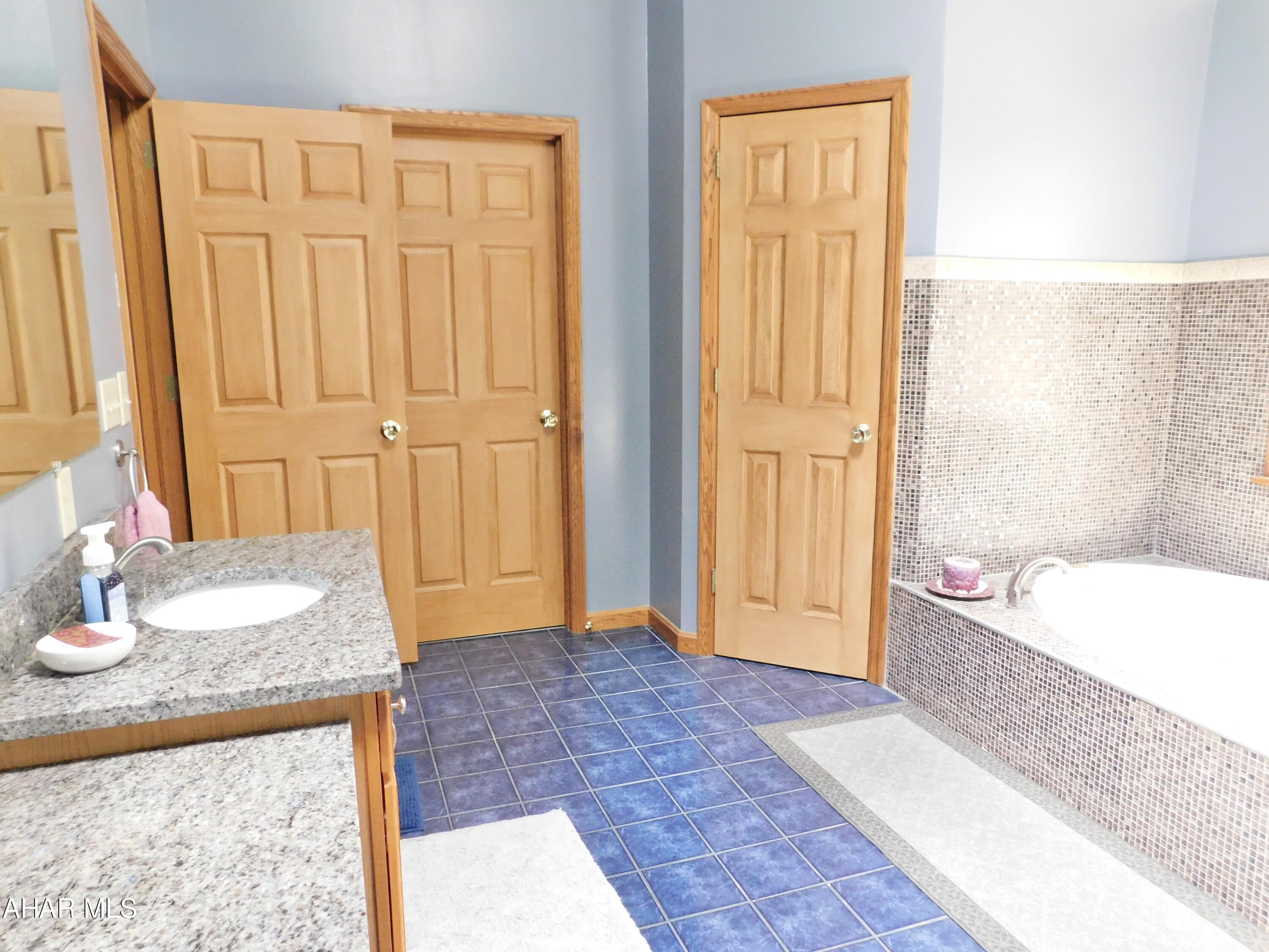 Hawthorne Manor - Residential