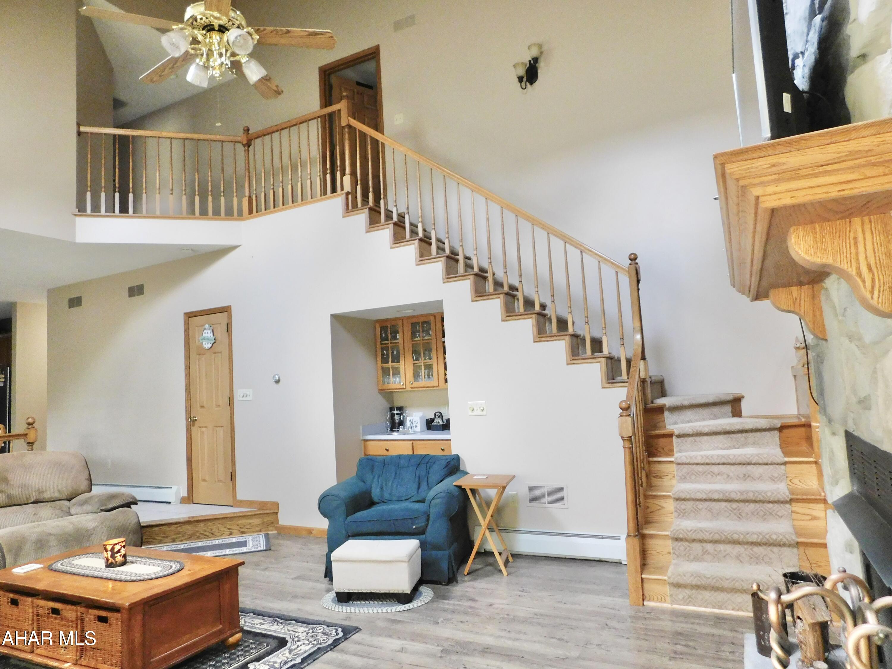 Hawthorne Manor - Residential