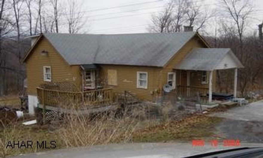 Lot size 157x206x260.  Property sold as is- Call listing agent for addendums prior to writing offer. Lot size 157x206x260.  Property sold as is- Call listing agent for addendums prior to writing offer.