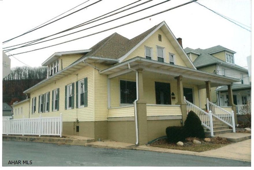 If you are just starting out or looking for a home with lots of possibilities this is the home for you. You can walk to all your favorite spots and save on gas. Home is remodeled, new windows, plumbing, custom kitchen, original woodwork and built-ins, 4 heat zones. Just lovely and spic and span inside. Plenty of off street parking.