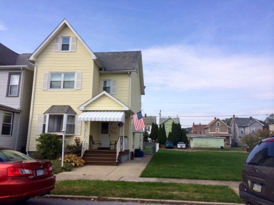 Great home in the Columbia Park Area.  This home features a modern eat-in kitchen, living room, dining room, office or small family room and 3-4 bedrooms.  75X120 lot incase you want to add on to this beauty.