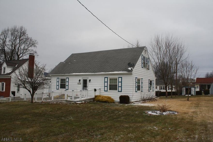 3 possibly 4 bedroom home in Martinsburg with 3 full baths and work shop.Large flat yard.