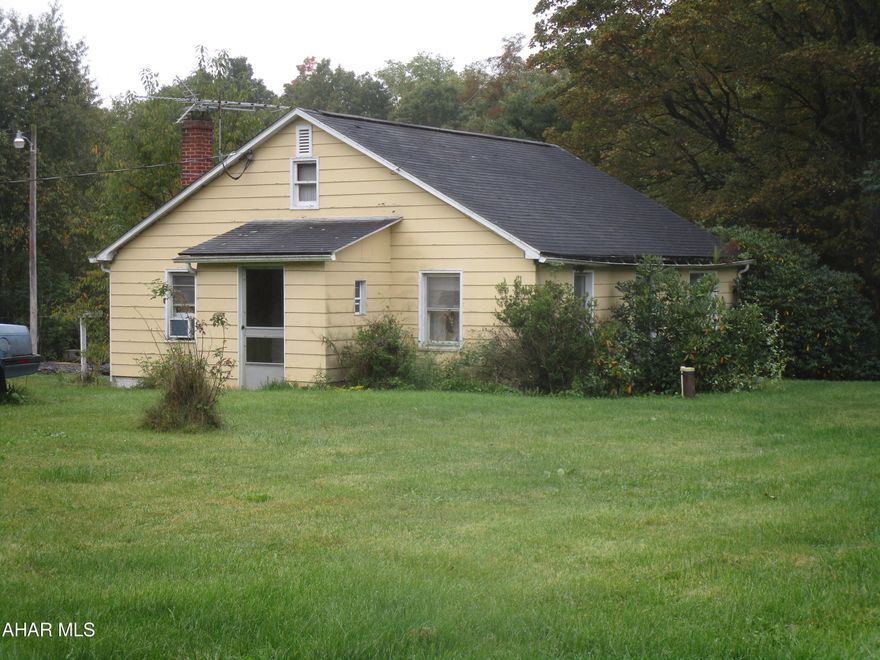 TAKE FLASHLIGHT-ELECT.DISCONNECTED.    ''AS-IS'' SALE.   CASH BUYER ONLY.  UNOCCUPIED FOR 5+-YEARS.  THIS ESTATE  SALE WILL REQUIRE APPROVALS BY LEGAL REPRESENTATIVES &/OR COURT.
Buyers are responsible for verifying well status, septic status, electricity status (Bedford Rural Elect. Coop.-623-5101), taxes, sq. feet of gross living area, age & site area.