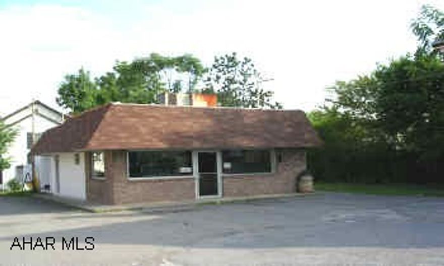 PIZZA AND SANDWICH SHOP.  3 BEDROOM HOUSE LOCATED NEXT DOOR TO BUSINESS INCLUDED IN SALE.  2105 6TH AVENUE. (AL'S PIZZA)  GREAT TRAFFIC VISIBILITY.  CORNER PROPERTY WITH GOOD PARKING.