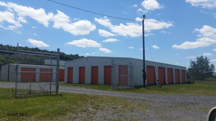 This property consist of 29 Storage Units------14 units 10x12------5 units 10x15-----5 units 5x10--- 5 units 10x20This property will contain 2 small easements for Lamar Signs