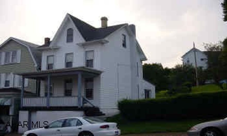 Nice 2 Bedrooms, Possible 3rd on 3rd Floor, Remodeled Inside, All On 125x125 Corner Lot.  Must See Inside.  Priced to Sell!!! Nice 2 Bedrooms, Possible 3rd on 3rd Floor, Remodeled Inside, All On 125x125 Corner Lot.  Must See Inside.  Priced to Sell!!!