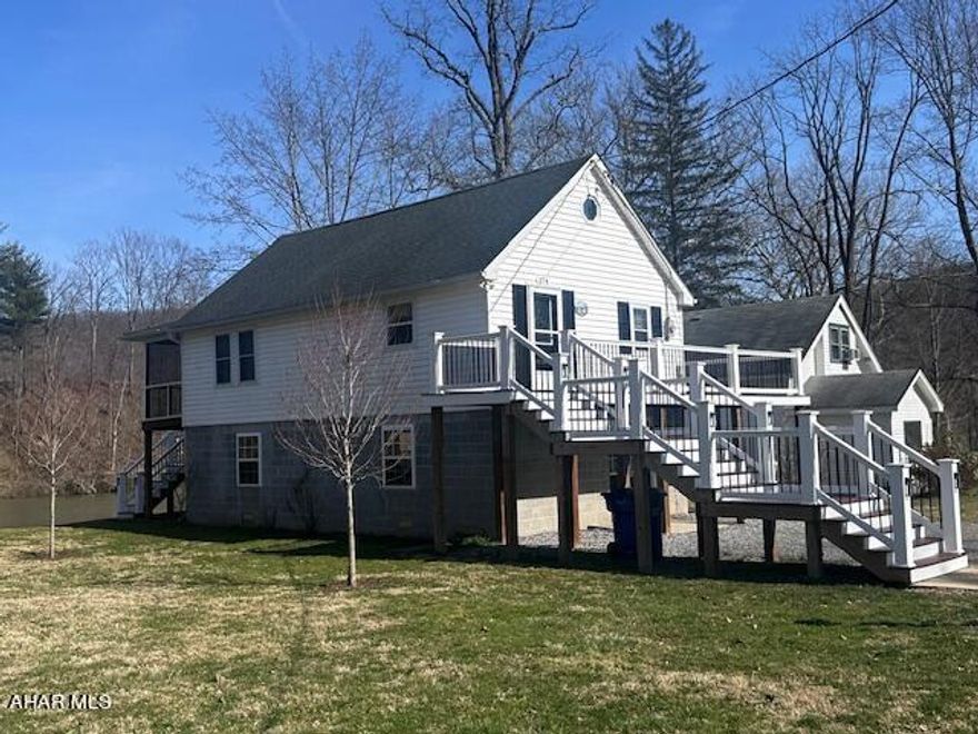 This delightful cottage is located on the Raystown Branch of the Juniata River. The cozy feeling that you feel upon entering the doors emphases that lazy country feeling you get in the summertime when you have absolutely nothing to do. .....Take a breath, get back to your roots. Enjoy the relaxation and the beauty of nature. This completely remodeled cottage is beautifully decorated and has been remodeled with quality workmanship.