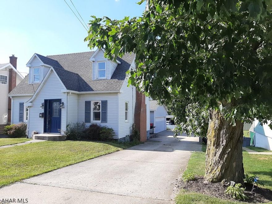 This house shows very well.  It has great curb appeal; a beautiful, eat-in kitchen; stainless steel appliances; hardwood floors; a gas fireplace; natural gas, hot water heat; a large master bedroom; and an enormous garage.  I love that the inside gets a lot of natural light.  The seller is getting some work done in the basement for the new buyer.  Could that be you?  Call the listing agent today to schedule your tour.  You will love it.
