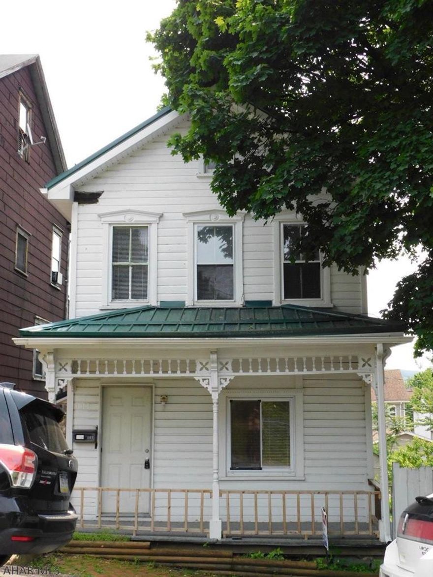 New roof spouting and water tank.  Updated electric kitchen and bath.  A great rental for the investor!!!